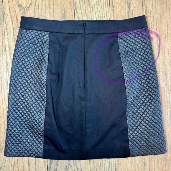 Club Monaco Women’s Black Quilted Panel Mini Zipper Back Skirt Size 0 - Picture 9 of 14